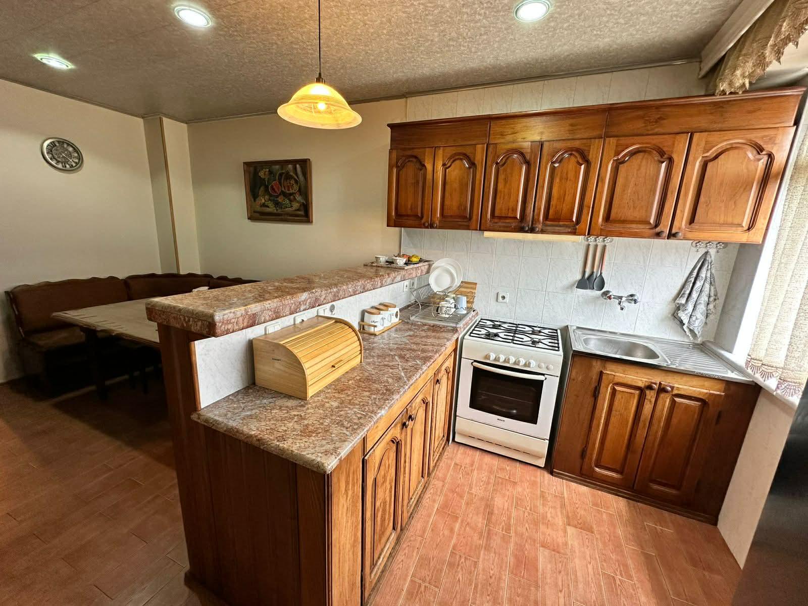 Satılık Daire Batum Chavchavadze Caddesi – 114 m² | Eski Bina | Merkezi Konum