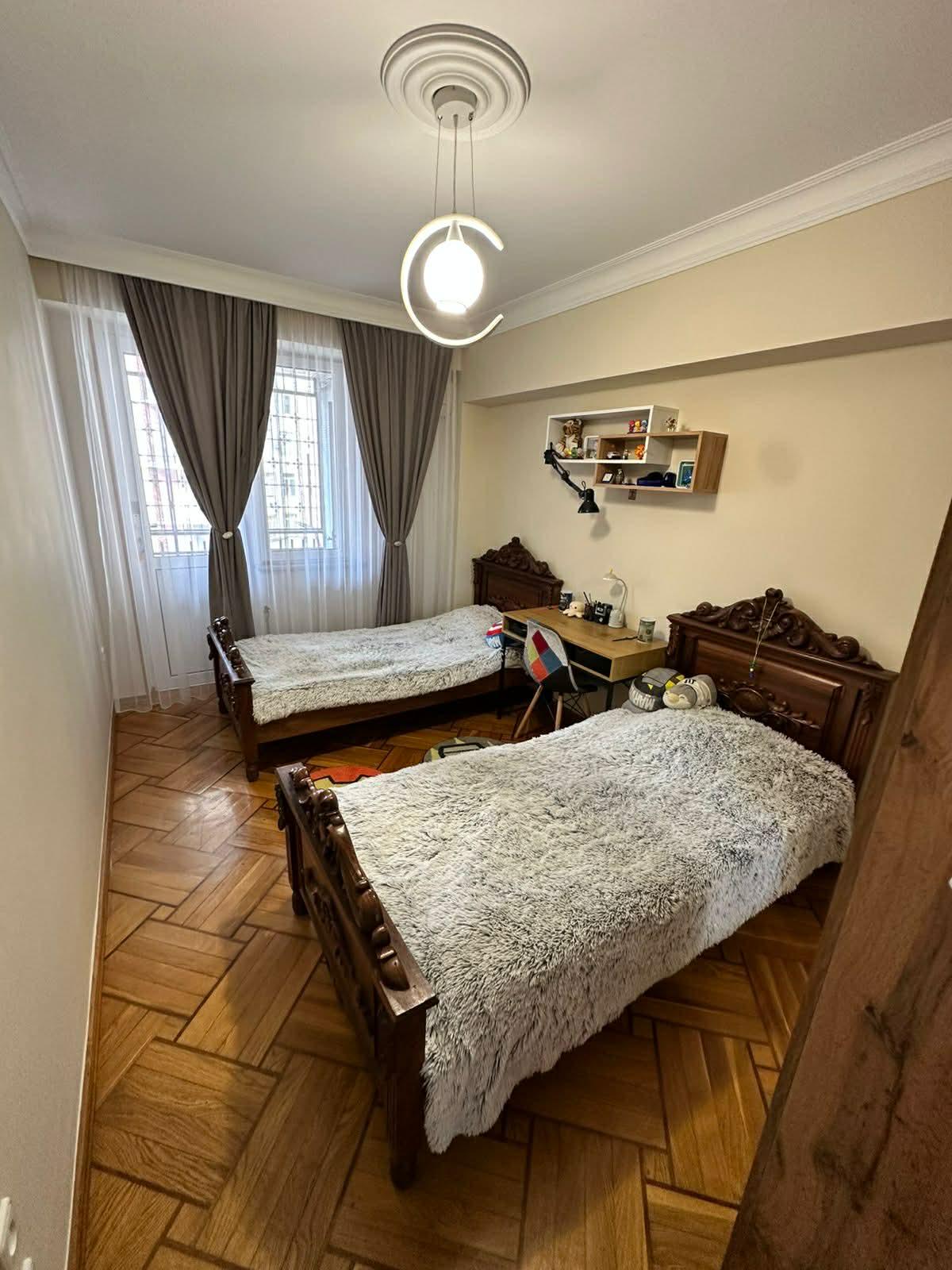 Satılık Daire Batum Chavchavadze Caddesi – 114 m² | Eski Bina | Merkezi Konum